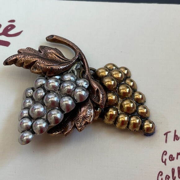 Cozme The Garden Collection 3 Color Metal Brooch Grapes - Picture 1 of 2